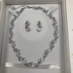 Love Tiara フローラルラインジルコニア　ネックレス＆イヤリング