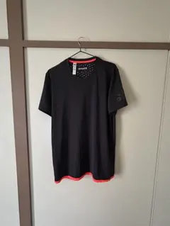 adidas ブラック/レッド Tシャツ