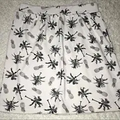 E hyphen world gallery  /tight skirt