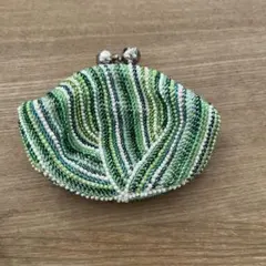 ハンドメイドのビーズレース編みのがま口