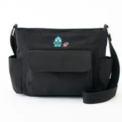 新品　黒　ショルダーバッグ　ハンギョドン　赤さゆりちゃん　ワンポイント刺繍