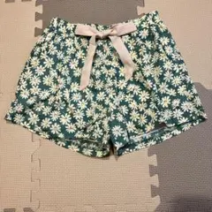花柄のショートパンツ