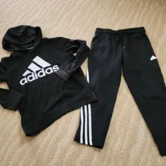 adidas フード付きスウェットシャツとパンツセット