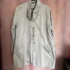 ライトグレー ボタン付きコート