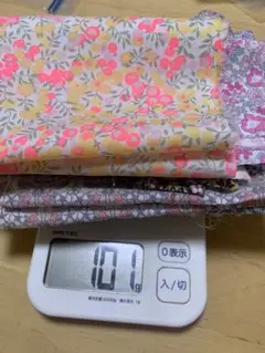 リバティ　タナローン　大きさバラバラハギレ