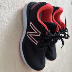 New Balance Fresh Foam 680スニーカー ブラック/レッド
