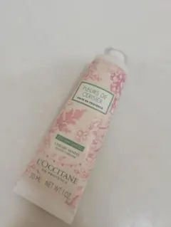 L'OCCITANE FLEURS DE CERISIER ハンドクリーム