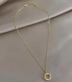 ゴールドリング型ネックレス