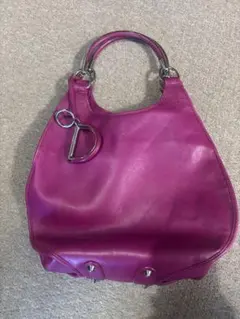 ボルドー色レザーショルダーバッグ D型チャーム付き