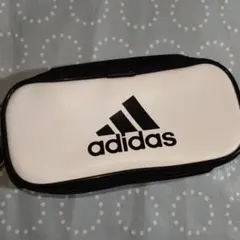 アディダス　ペンポーチ