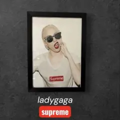 額付き Supreme Kate Moss ポスター - メルカリ