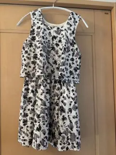 女の子ワンピースのサムネイル