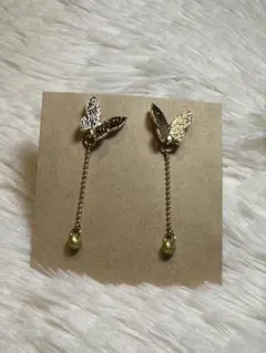 蝶デザイン ゴールド ピアス