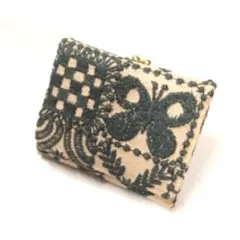 【現品販売】forest tile ベージュ がま口三つ折り財布 ミナペルホネン