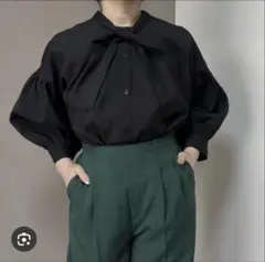 しまむら　yurieさんコラボ　リボン付きボウタイ黒長袖シャツ　S