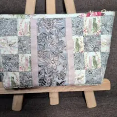 ハンドメイド、インド刺繍リボンとリバティのパッチワークのポーチ