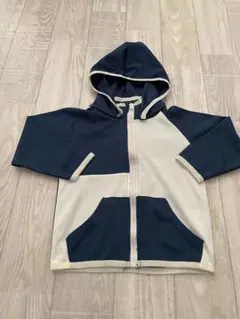 フード付きジップアップアウター ジャンパー　アウター　90センチ