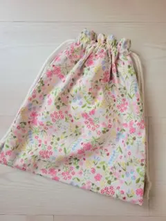 ◇匿名配送◇カラフル花柄フリル巾着袋　ピンク　お花畑　タグ付　裏地付 ポーチ