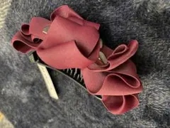 バーガンディ リボン付きヘアクリップ