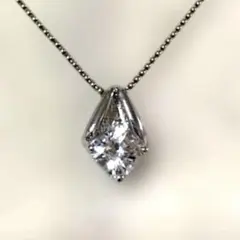 エレガントなダイヤモンド風シルバーペンダントネックレス