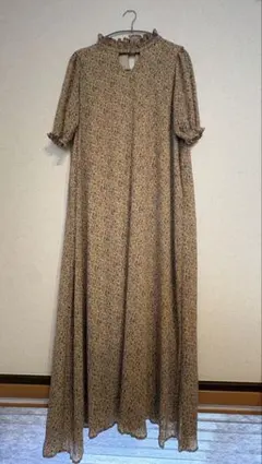 美品　フラワープリント AラインワンピースTINA：JOJUN