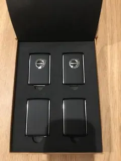 CUFFZ カギ付スワロフスキー手錠バッグ パーティバッグ - メルカリ