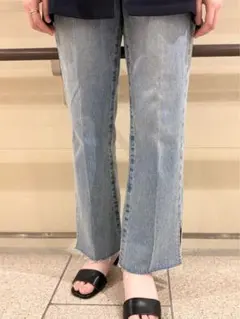サイドスリットストレートデニムパンツ　NATURAL BEAUTY BASICのサムネイル