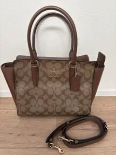 COACH シグネチャー ハンドバッグ ターンロック。鑑定できません 
