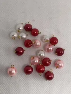 パール風チャーム 20個セット　赤系