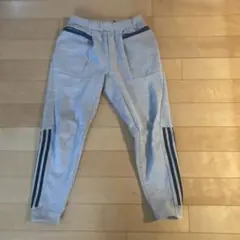 adidas グレー ジョガーパンツ
