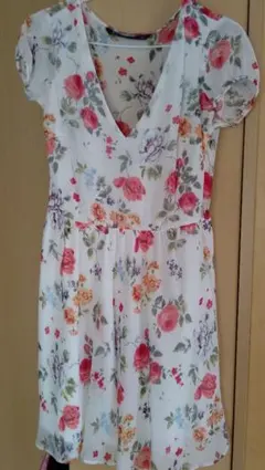 【未使用】春〜夏物　ZARA花柄ミニワンピース