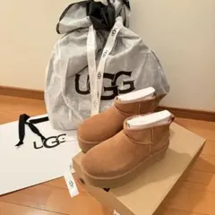 UGG W CLASSIC ULTRA MINI PLATFORM 23.0