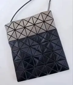【美品】BAOBAO ISSEY MIYAKEバイカラー ショルダーバッグのサムネイル