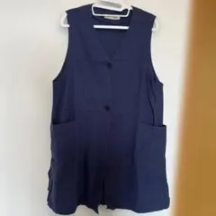 ネイビー ボタン付きベスト