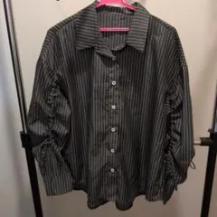 ストライプ柄ギャザー入り長袖シャツ　黒