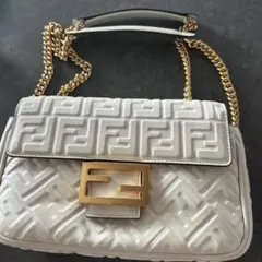 FENDI FFロゴ エンボス ショルダーバッグ シルバー - メルカリ