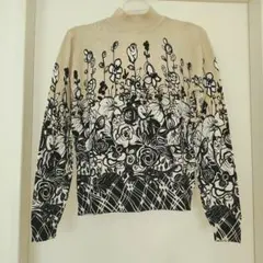 週末お値下げ。la forchetta 花柄 長袖ニット　Ｍ〜Ｌサイズ