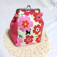手作り☆がま口ポーチ☆大きめ☆北欧風ピンクと赤のお花柄&黒猫ちゃん