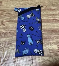 手作り メガネケース＆携帯も入ります 青紫色の地にいろいろな猫柄布地