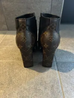 Louis Vuitton ブラックレザー ブーツのサムネイル