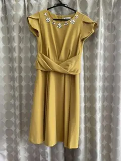 結婚式　ワンピース　華やか　イエロー　変形　袖