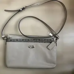 コーチ　レザー ショルダーバッグ　ベージュ