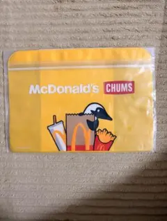 【新品・未開封】マクドナルド × CHUMS コラボ ジッパーポーチ（イエロー）