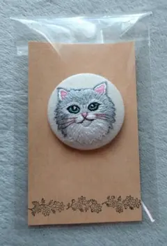 猫の刺繍ブローチ くるみボタン　ペルシャ
