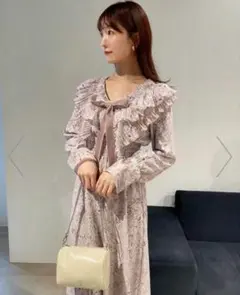 SNIDEL プリーツカラープリントワンピース