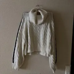 アイボリー ケーブル編み タートルネック セーター Fサイズ