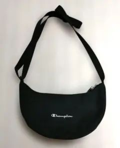 Champion チャンピオン三日月型ショルダーバック　黒