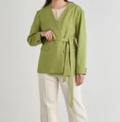 リリーブラウン、ノーカラージャケット