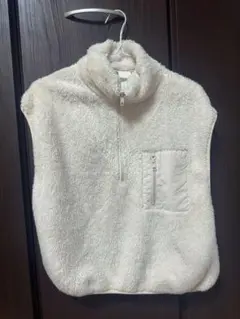 クリーム色 ボアベスト