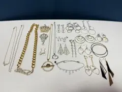 アクセサリー　まとめ売り　ネックレス　イヤリング　ピアス　ブローチ